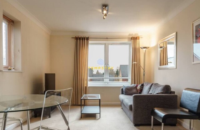 Free Parking - Central Reading - Easy Access to M4