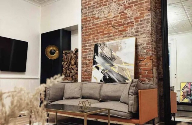 Free parking King & Queen Bed Historic Luxury loft