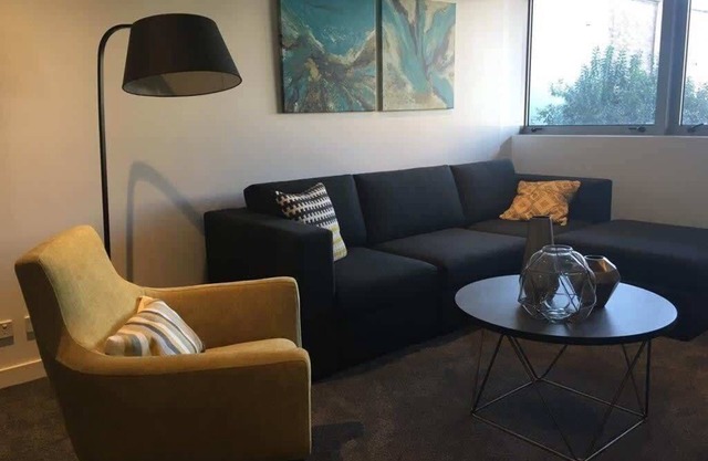 free parking lovely 2 bds in heart of chatswood