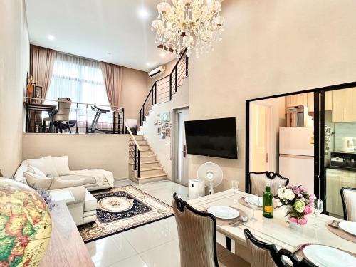 Free pick up/Stunning Luxury Family Home 3B3B