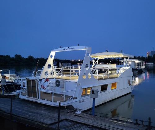 Free Room Boat Apartment