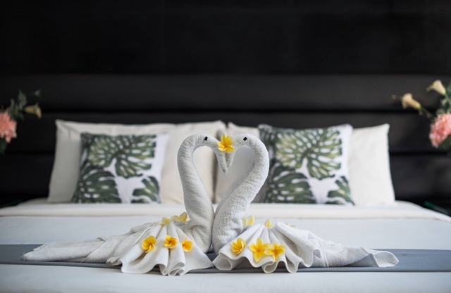 Free Rooms! Seminyak Bali Modern Walk to Beach Shopping New and Clean