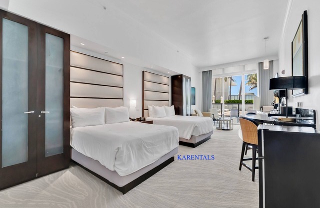 FREE SPA PASSES & PARKING - ACCESS TO ALL AMENITIES FONTAINEBLEAU SLEEPS 6!