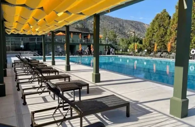 Free Wifi⚡️Tranquil Large Cabin ⛰️Mountain Views⛰️ Near Lake, Stores, Hiking Trails