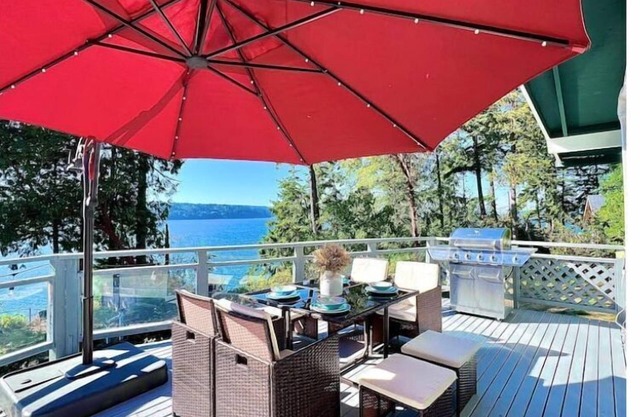Freeland Bay View Waterfront Family Villa Retreat