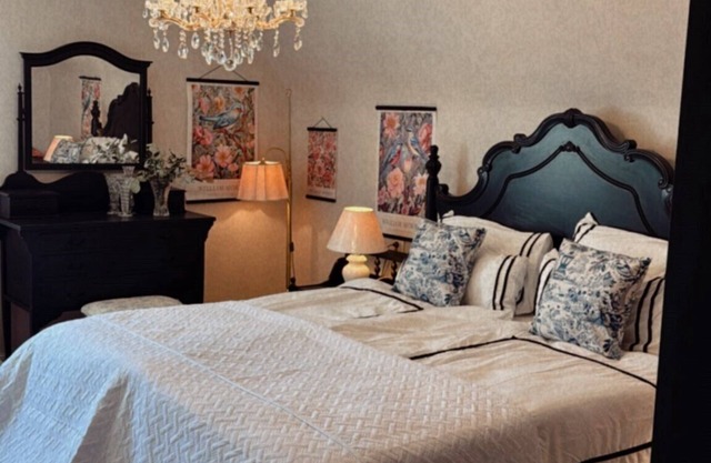 French country house on the Rhine, with large courtyard and parking spaces, pet-friendly