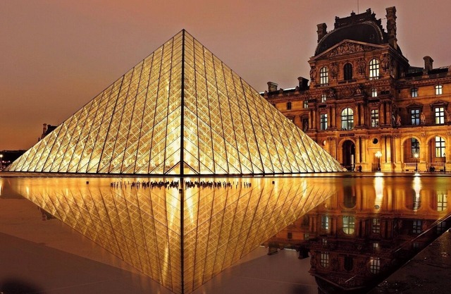 FRENCH ELEGANCE JUST STEPS AWAY FROM THE LOUVRE MUSEUM, PALAIS ROYAL