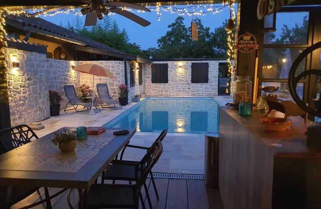 French furnished small house, in the middle of a nature reserve, with a lake