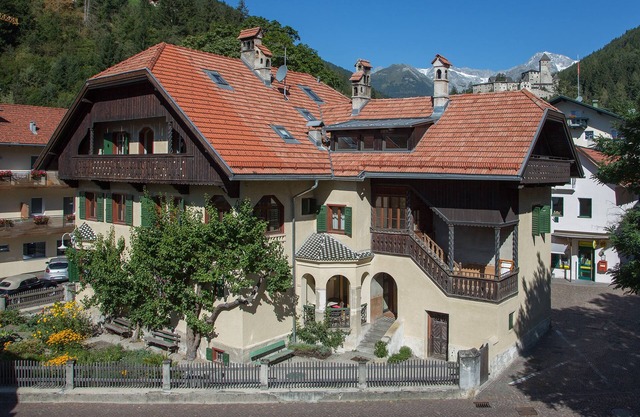 FRENES - apartment in a historic Villa