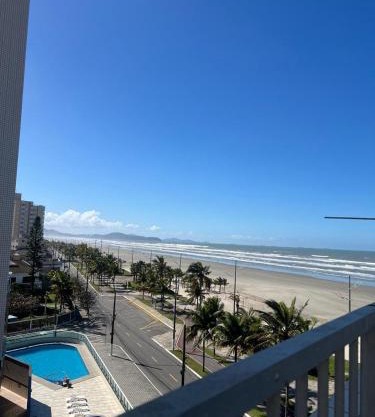 Frente mar novo e tranquilo