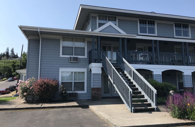 Fresh remodel, 1 bedroom, 2 bath, sleeps 4, downtown, parking, easy come easy go