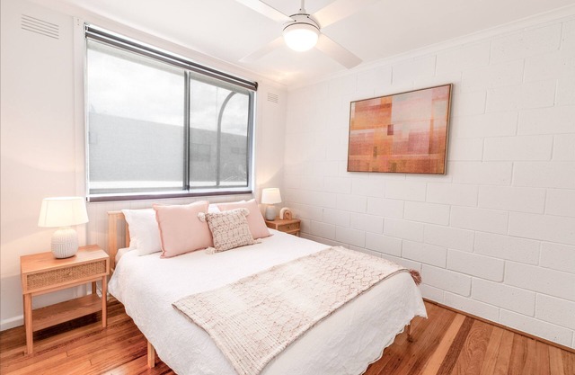 Freshly Renovated! 600m to Main Beach w/carport