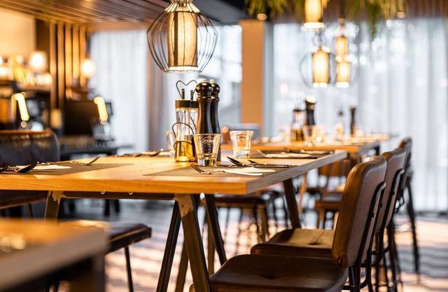 FreshSuites & Bar