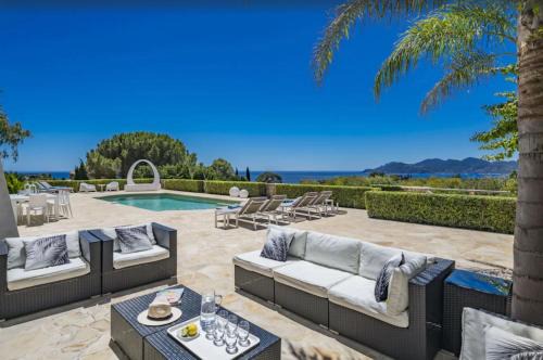 FRGK "Belle villa contemporaine, avec une splendide vue panoramique sur la mer"