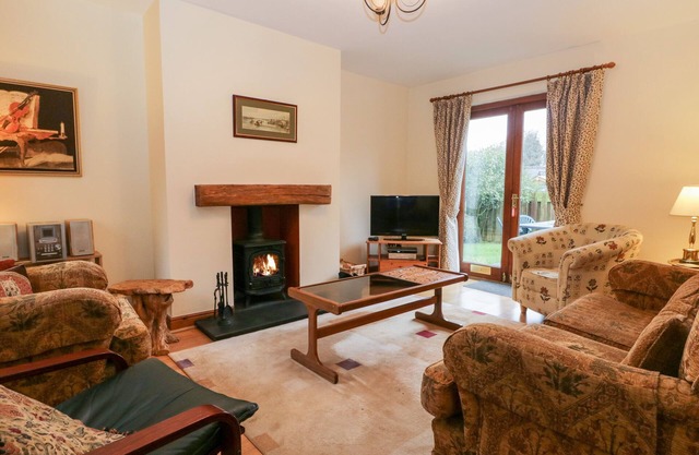 FRIARS FOLD, pet friendly, character holiday cottage in Newby Bridge