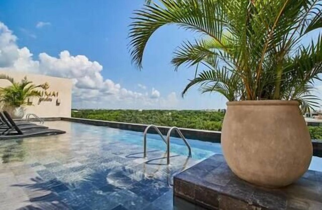 Frida's Artsy Condo outdoor tub/washer/rooftop