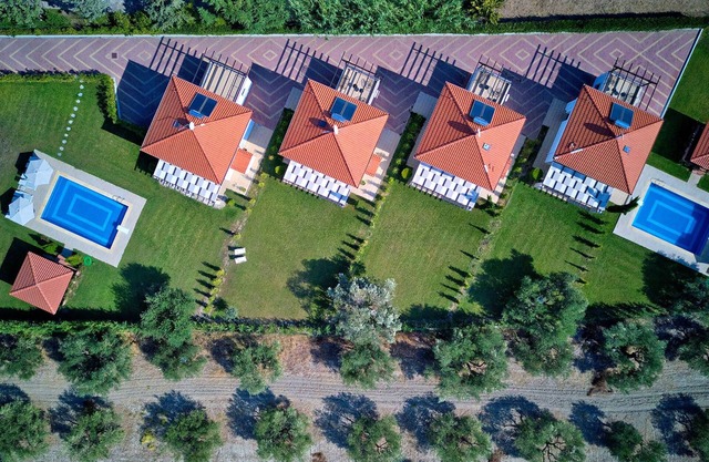 Friday Mood: Villa Pleasure with shared pool