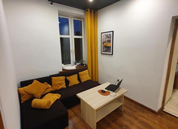 FRIEND'S CITY CENTER 3 bedrooms, 1 living room