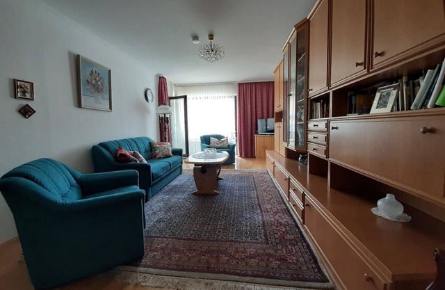 Friendly furnished luxury vacation apartment with box-spring bed and garden access