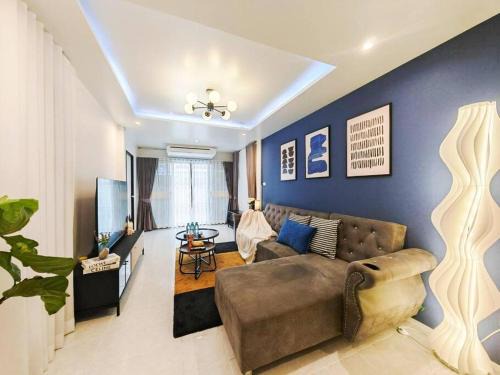 # FRIENDLY SPACE Townhouse Walking street and Beach 2KM #