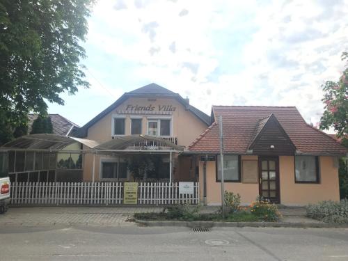 Friends Villa 