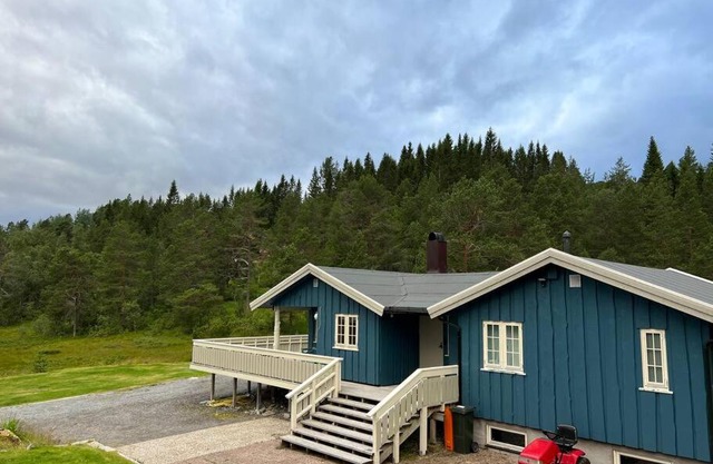Frittliggende hytte i flott turterreng