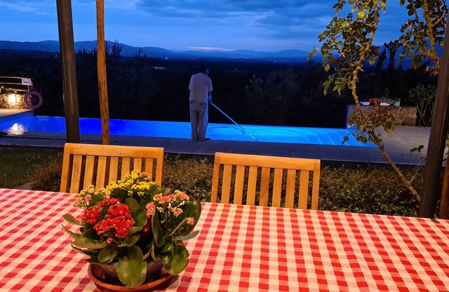 From this area you can easily reach Florence, Arezzo, Siena, Chianti