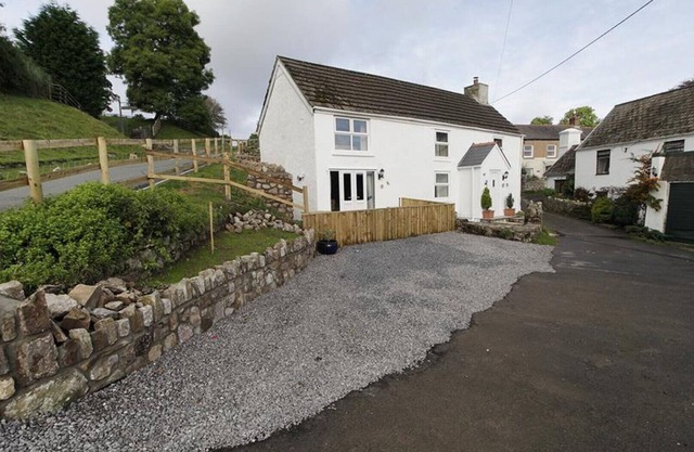 Frog Lane Cottages - Three Bedroom House, Sleeps 6