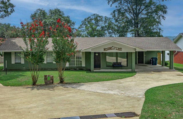 Frog's Nest Cottage on Beautiful Lake Claiborne!