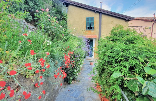 From Framanco 1. Oasis for 3 in the green near 5 Terre - Relax - Sea - Culture