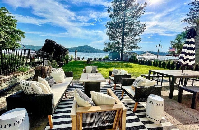 From Sunrise to Sunset - Escape to Loon Lake, Brand-New Stunning Home. Sleeps 12