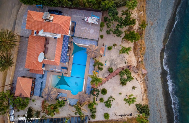 Front beach 3 bedrooms VIlla, huge heated swimming pool 15X5X10 meters L shape