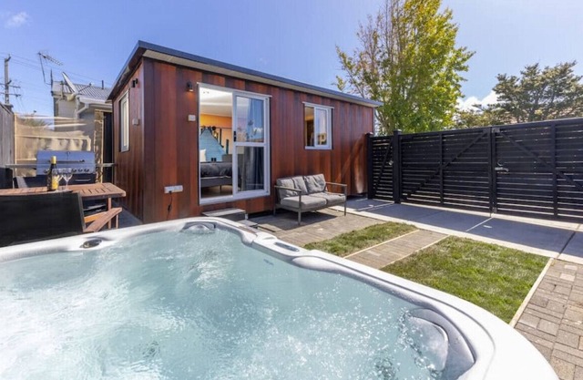 Front Cabin 1564 · Mount Roskill Hideaway Cabin