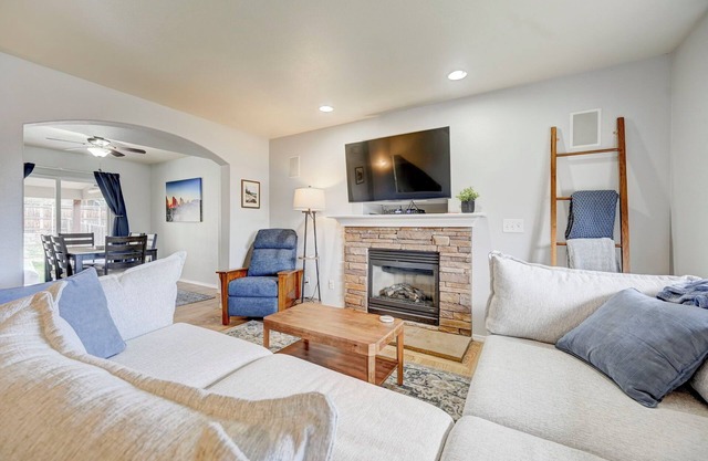 Front Range Getaway - 4 beds with Jacuzzi