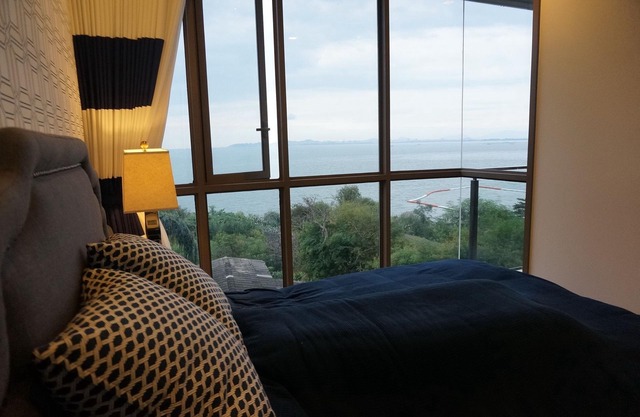 Front SeaView 2BR Baan PlaiHaad Pattaya