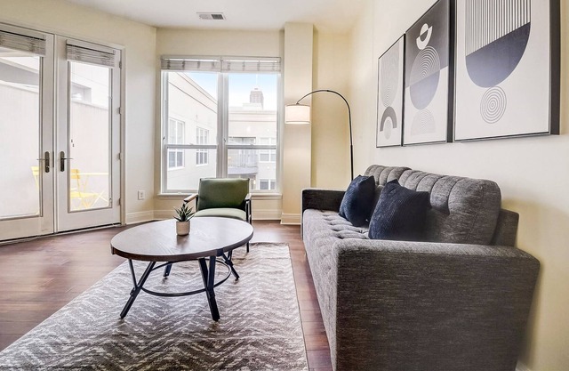 Frontdesk | 1 BR Apt by Sailors Monument