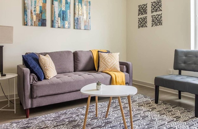 Frontdesk | 1BR Apt By Louisville Slugger Field
