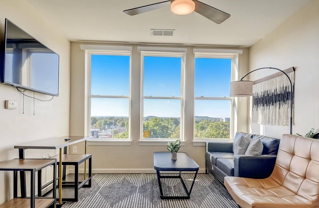 Frontdesk | 2 BR Apt near Cardinal Stadium