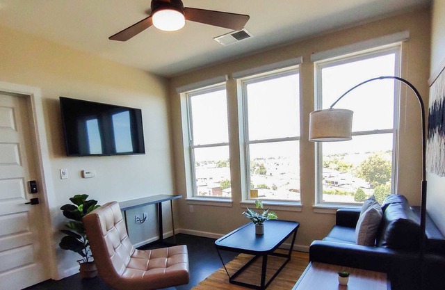 Frontdesk | 2 BR Apt near Kentucky Kingdom