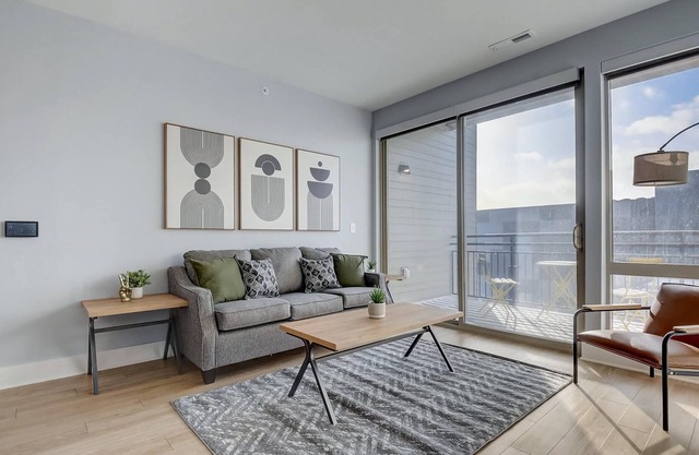 Frontdesk | Studio Apt near White River State Park