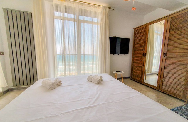 FRONTVIEW BEACH APARTMENT