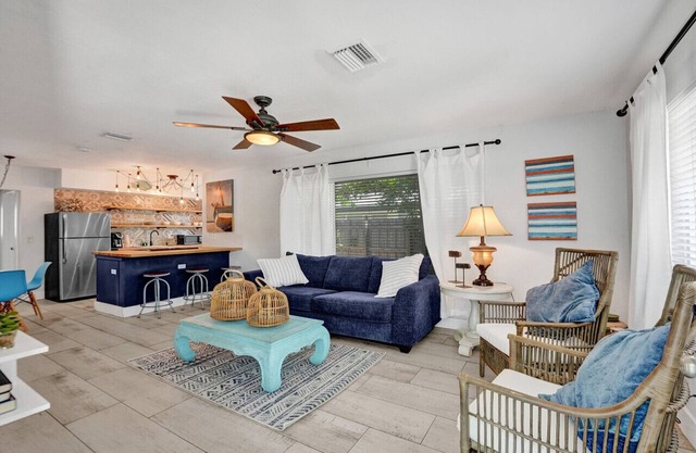 Ft. Lauderdale Beach Artistic Oasis w/BBQ