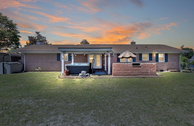 Ft. Liberty Retreat W/Hot Tub, Poker and Pool Tables-Spacious 4-Bedroom