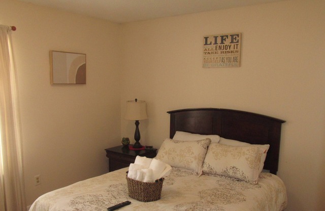 Ft. Rucker living this is a great place to come and relax with friends and famil