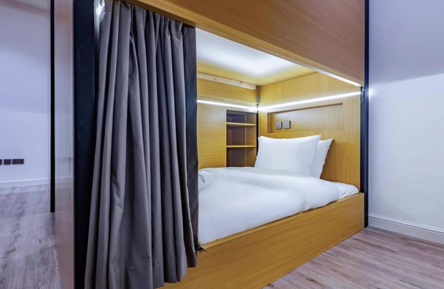 Full Moon Capsule Beds at Sunset Beach (Mixed)