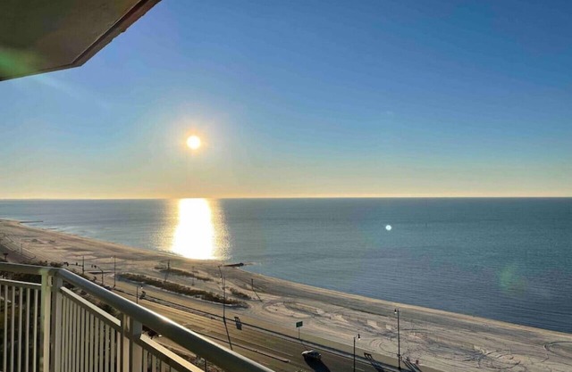Full Ocean View - Gulfport Getaway, 2 Bed/2 Bath
