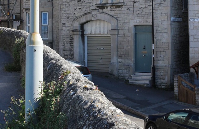 Full of character stone building, close to the beach with great sea views