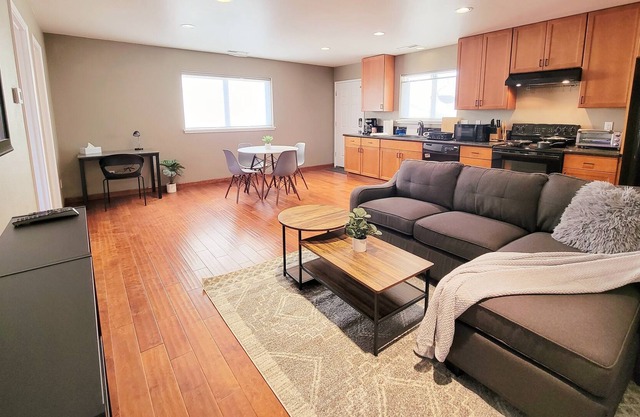 Full Size Kitchen, Soaking Tub, Washer Dryer, Parking