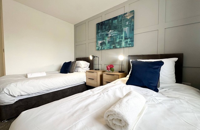 Fullerton House by Blue Skies Stays