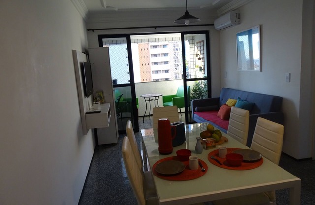 Fully air-conditioned apartment in Meireles, 350 meters from the Fortaleza coast.